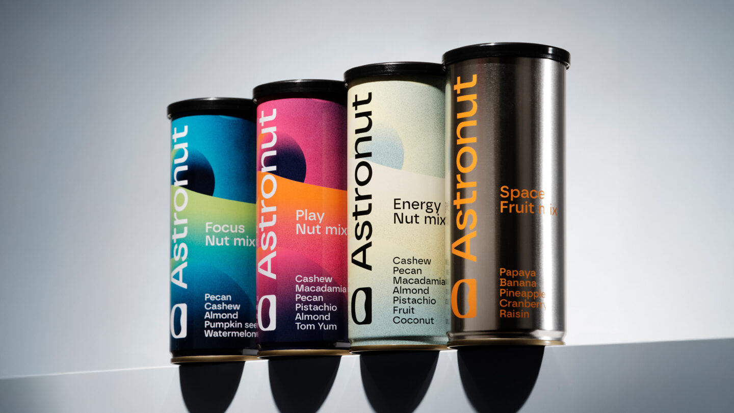 Astronut nötburkar som står på rad Focus Nut Mix, Play Nut mix, Energy Nut mix och Space Fruit mix